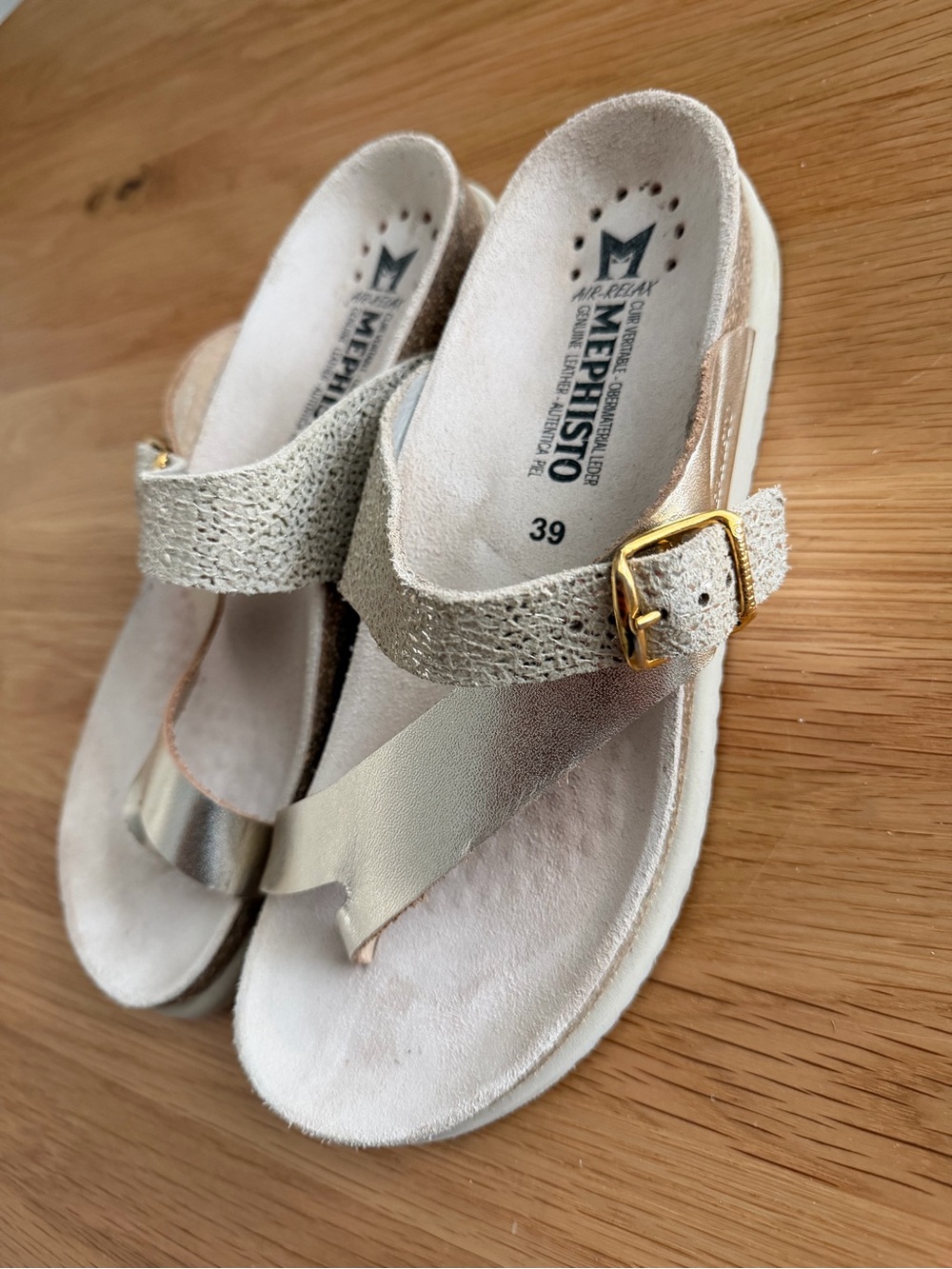 Mephisto Helen Metallic Gold Leather Sandals Women’s Size 39